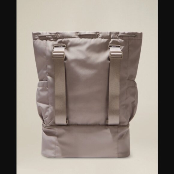 NWOT BEYOND YOGA Convertible Gym Bag Backpack Tote in Birch Retail Price $80.00 - Picture 3 of 13